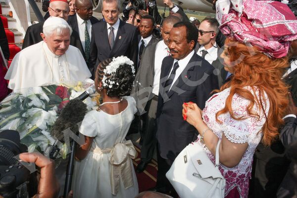 Accueil par le Président Paul Biya